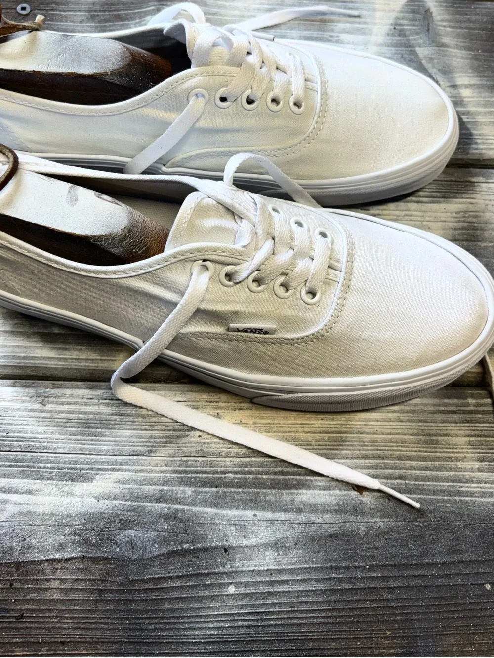 White Vans sneakers #skateboarding #classic size women’s 10 good condition